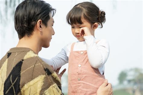 愛哭的小孩|孩子愛哭怎麼辦？專家：與其安慰，不如教他找出哭泣。